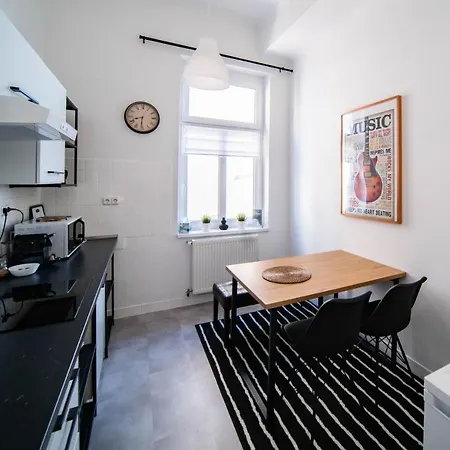 Cosy Rock Apartament *